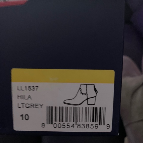 New grey booties zipper on the back - Picture 3 of 3